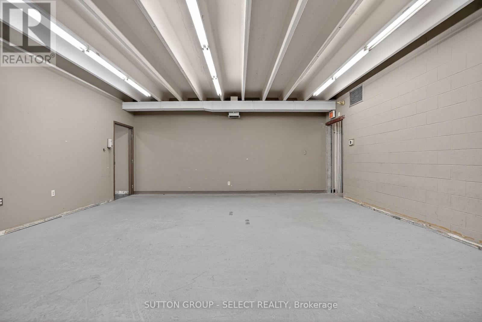 812 DUNDAS STREET Property Photo