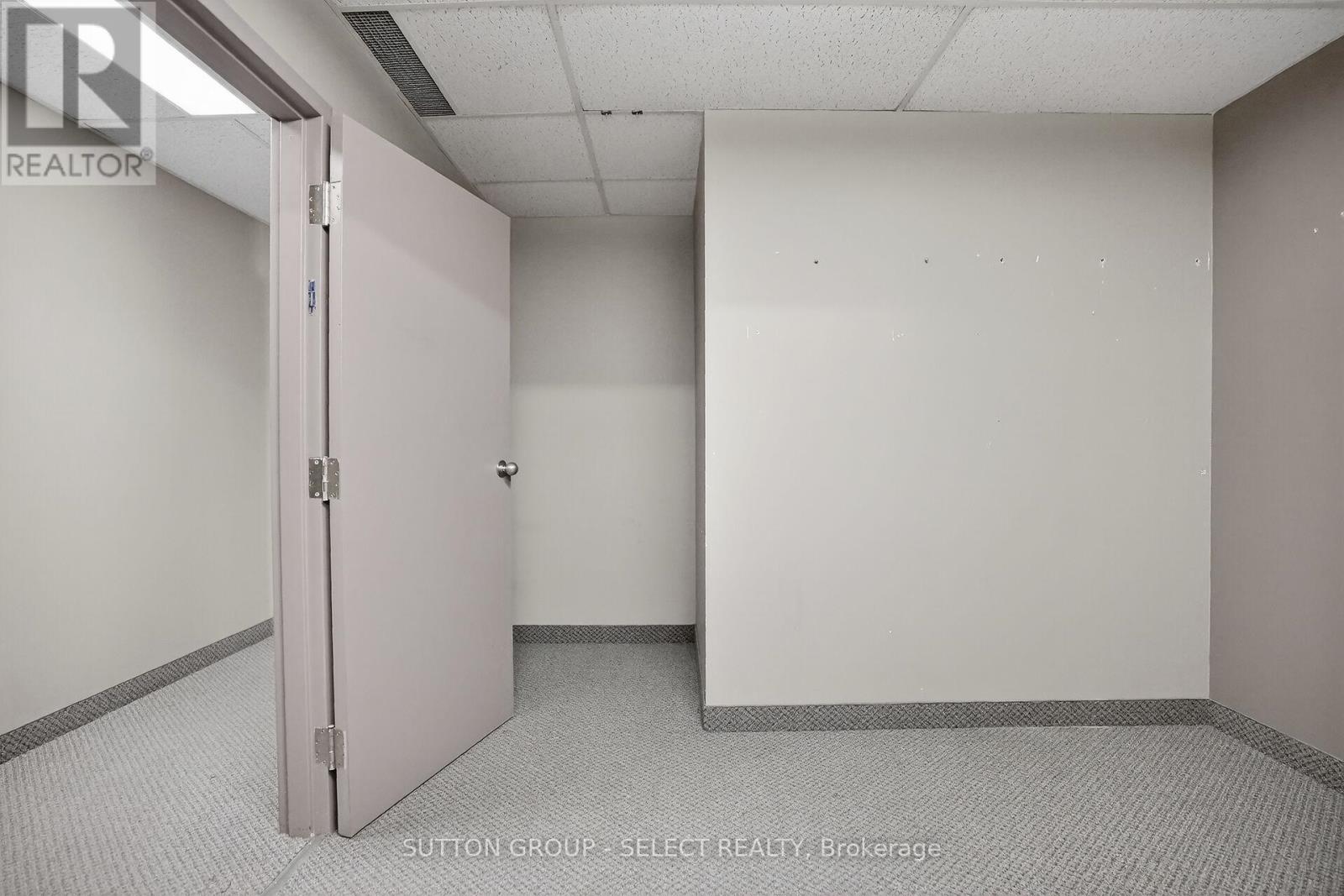 812 DUNDAS STREET Property Photo