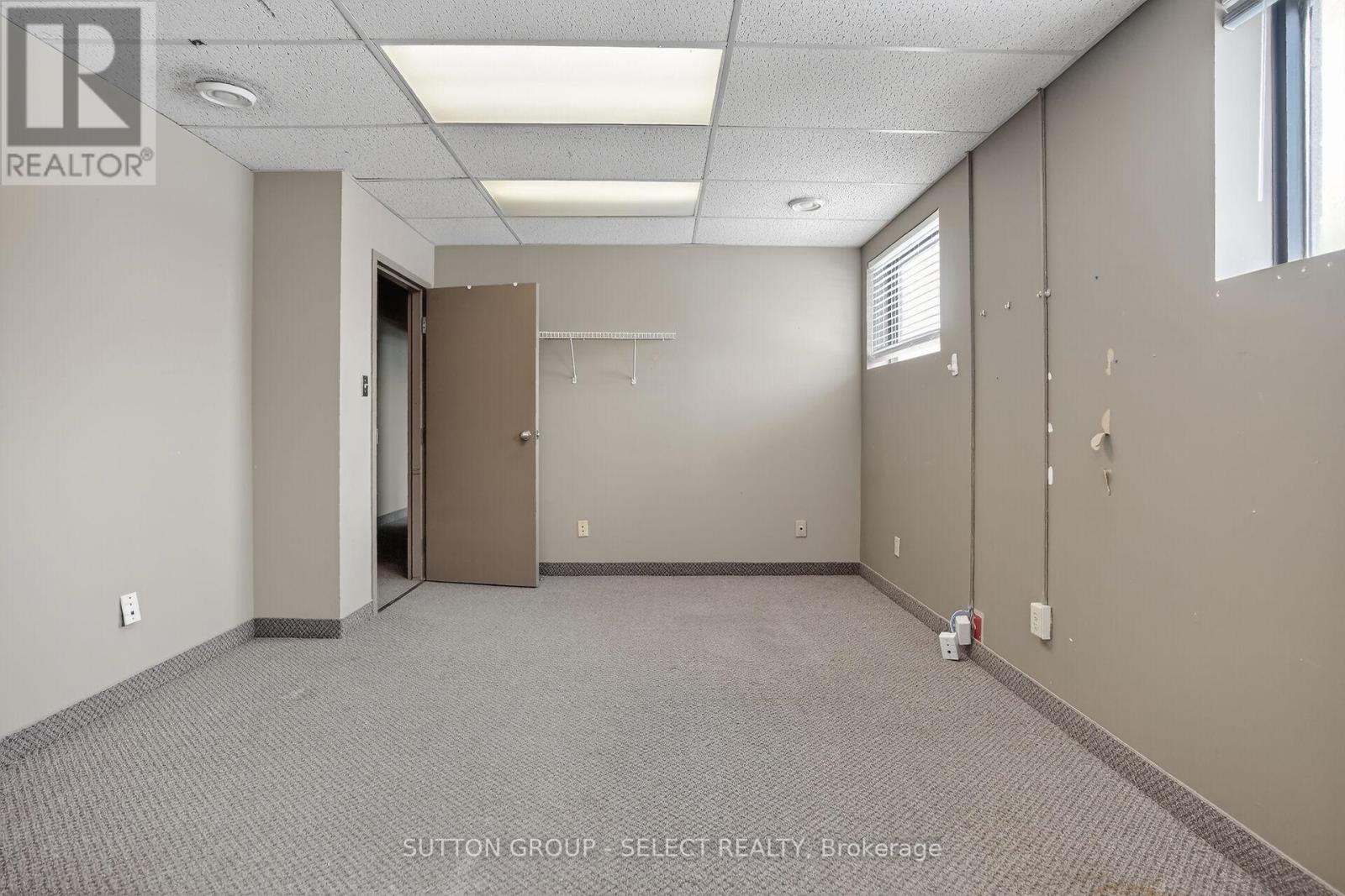 812 DUNDAS STREET Property Photo