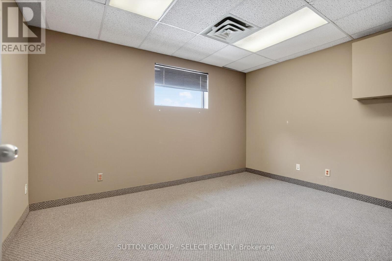 812 DUNDAS STREET Property Photo