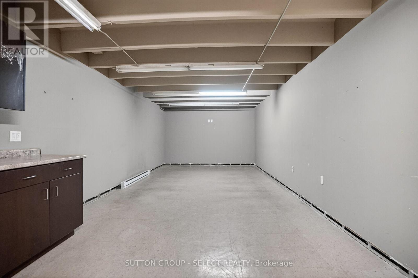 812 DUNDAS STREET Property Photo