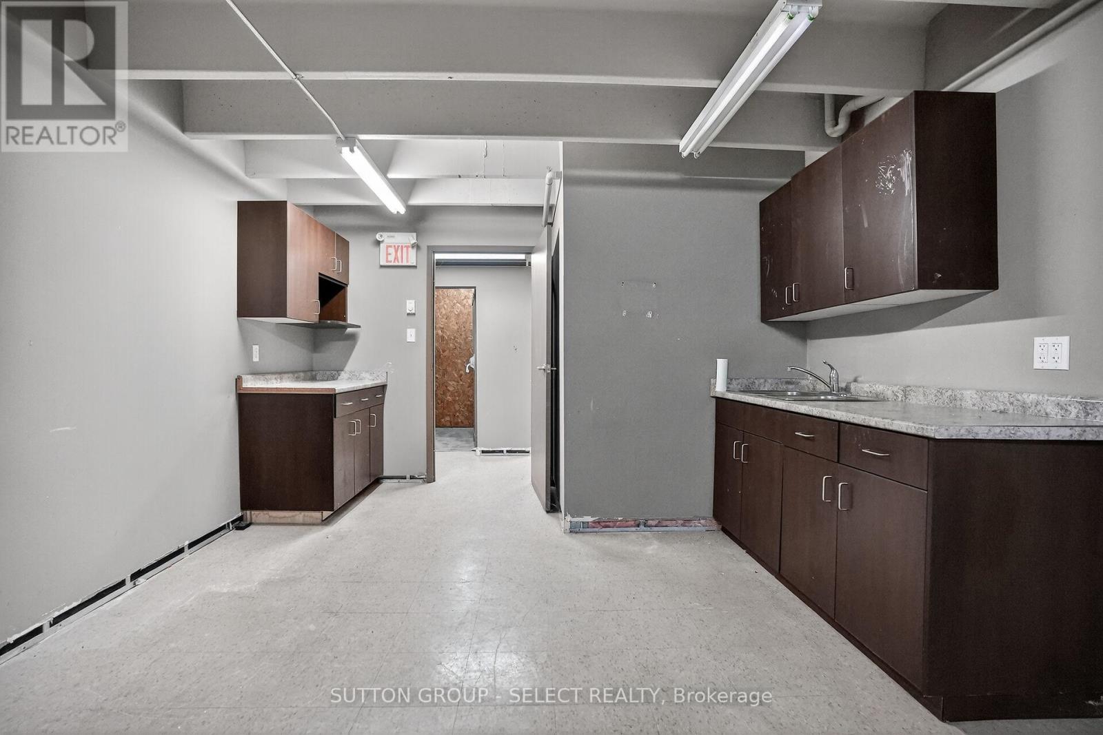 812 DUNDAS STREET Property Photo