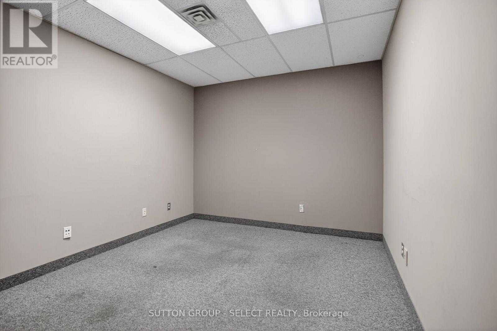 812 DUNDAS STREET Property Photo