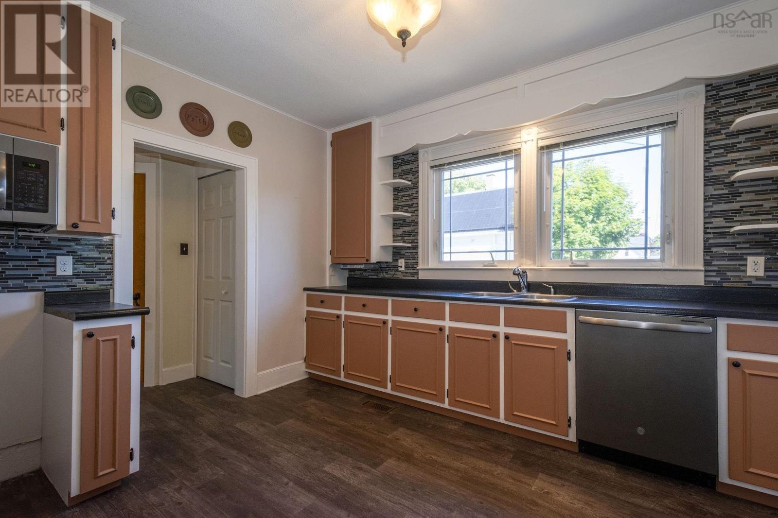 Property 5 of 39 of 419 Main Street