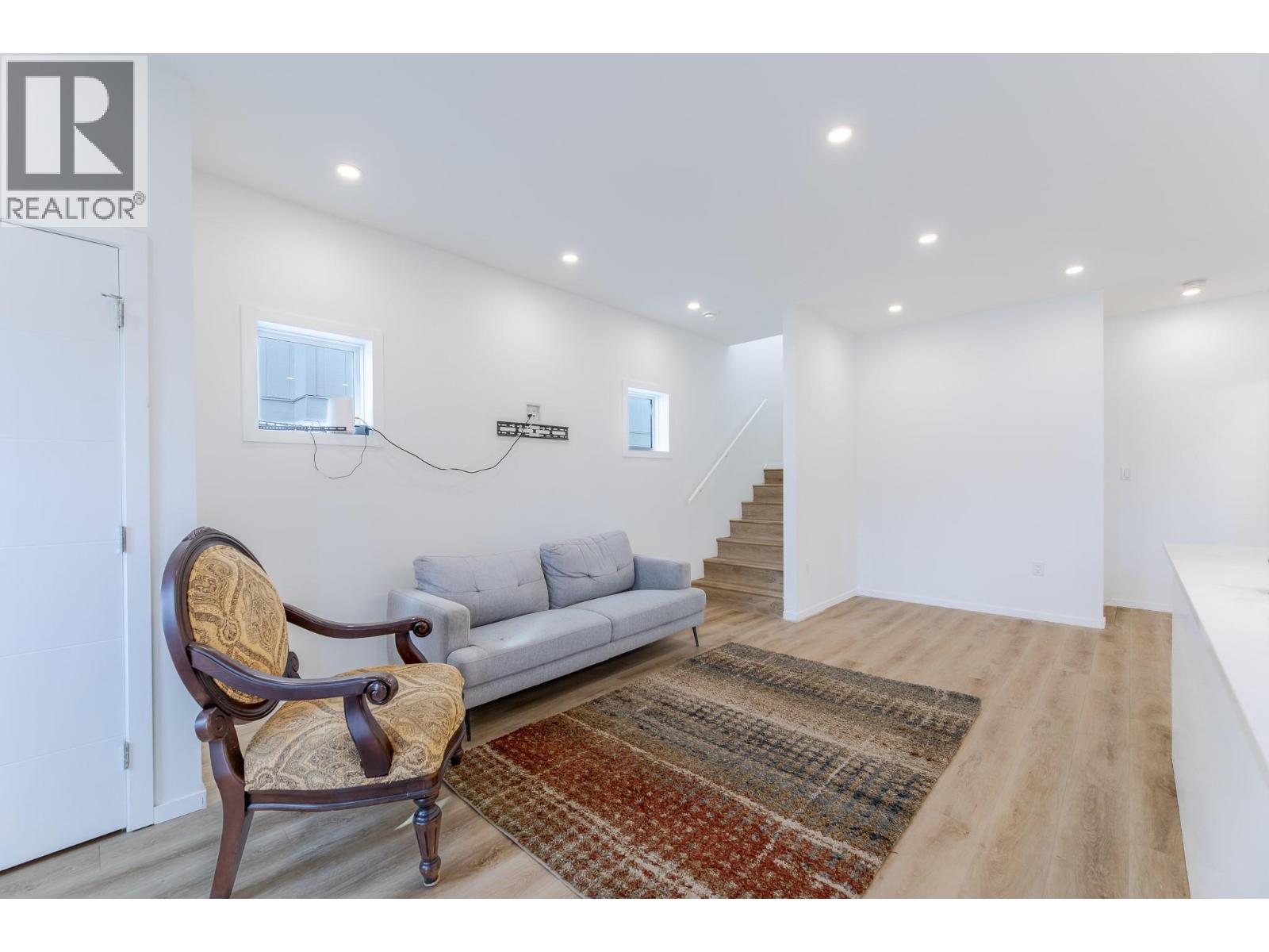 #101 490 Eckhardt Avenue - 6