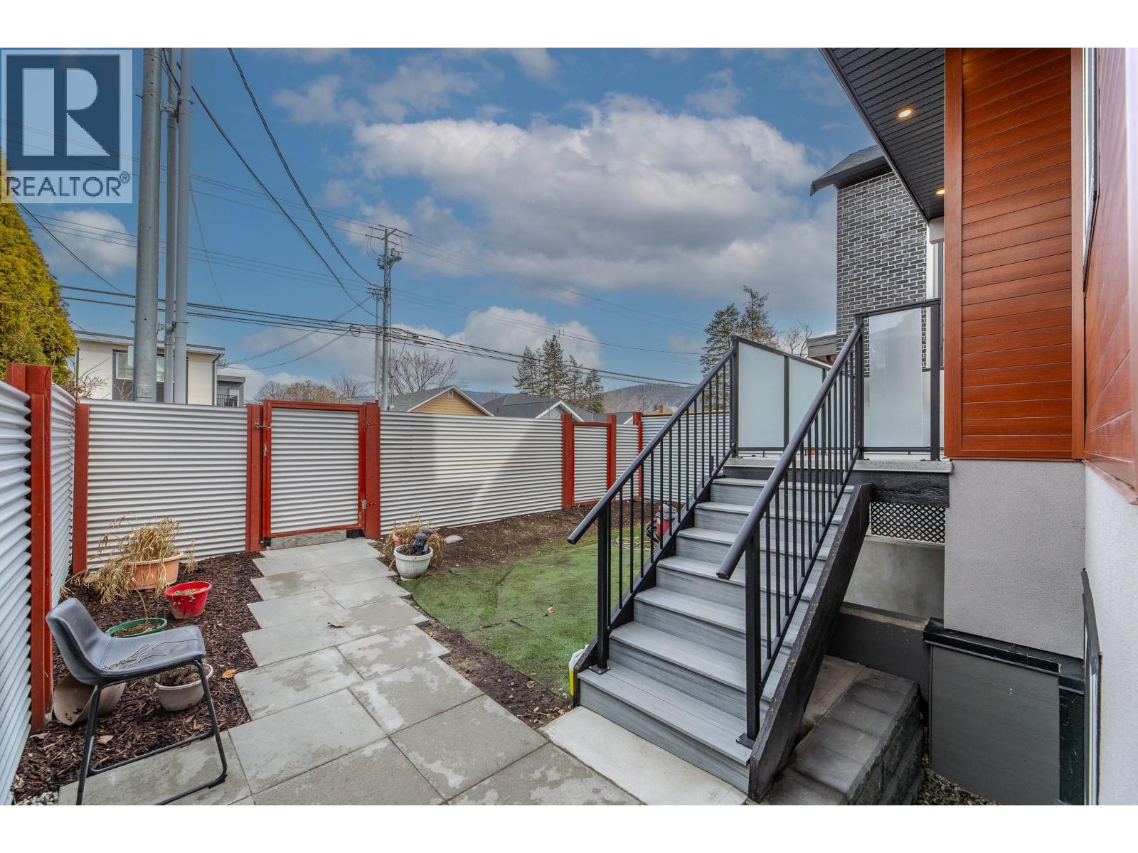#101 490 Eckhardt Avenue - 3