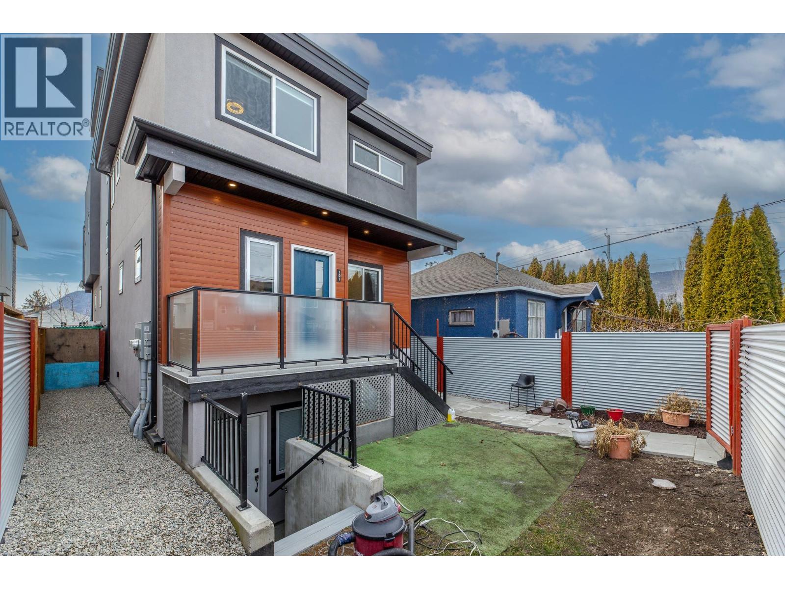 #101 490 Eckhardt Avenue - 2