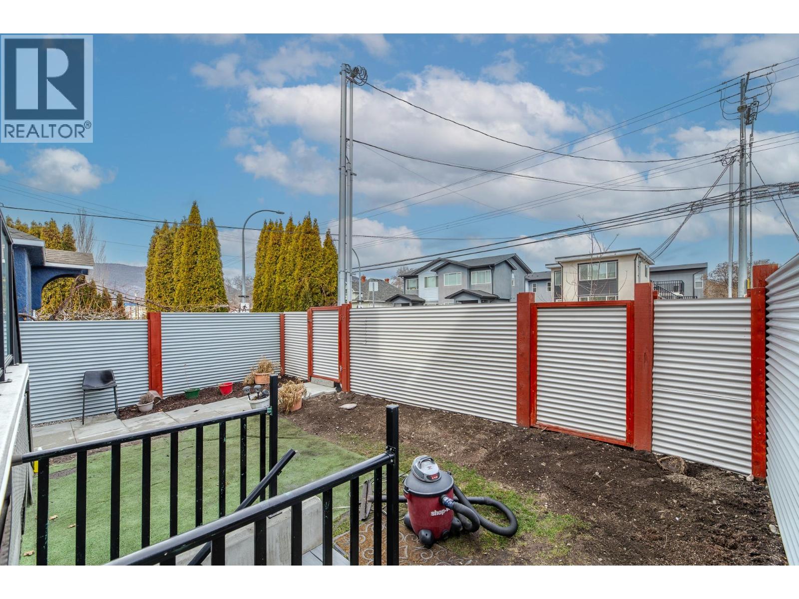 #101 490 Eckhardt Avenue - 33