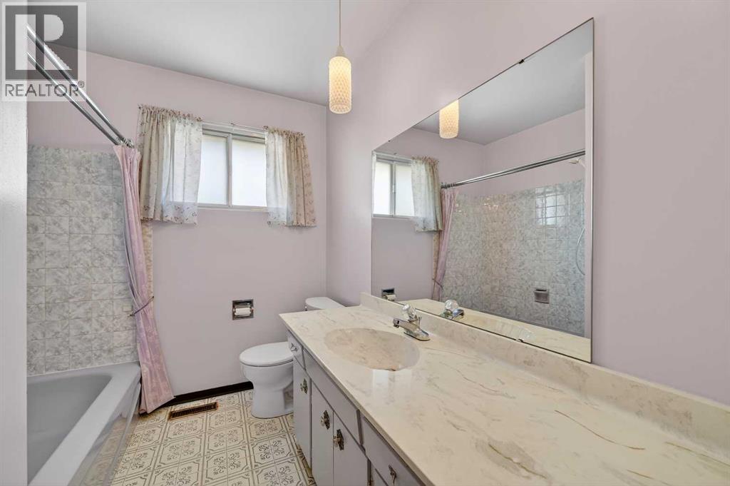 Single Family House Bungalow for Sale in  Huntridge Hill NE Huntington Hills Calgary 