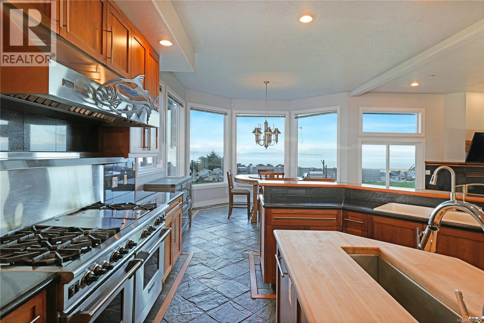 2270 Oyster Garden Rd, Campbell River