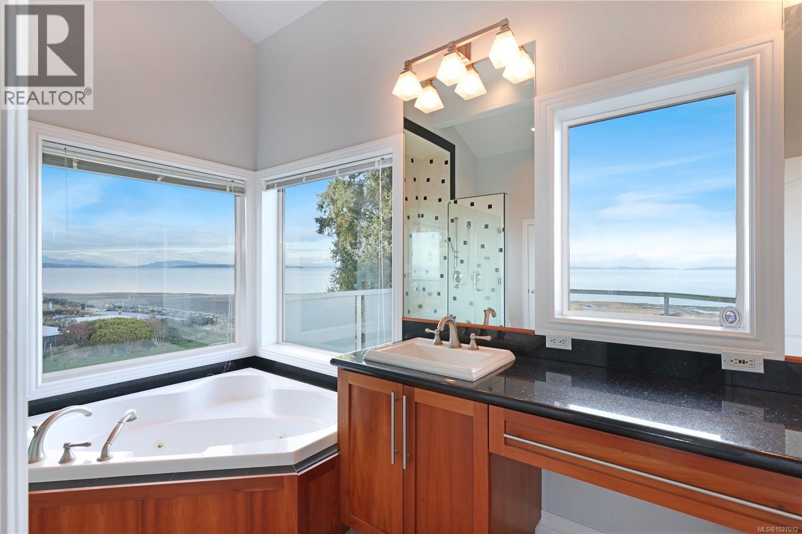 2270 Oyster Garden Rd, Campbell River