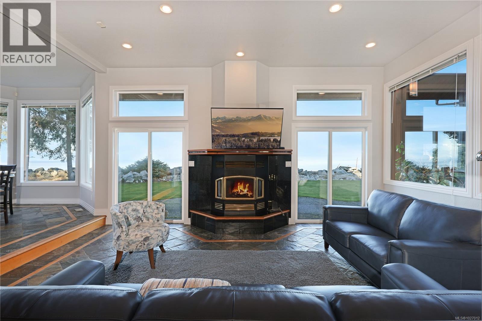 2270 Oyster Garden Rd, Campbell River