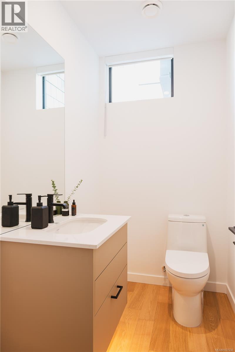 #4 909 Redfern St - 28