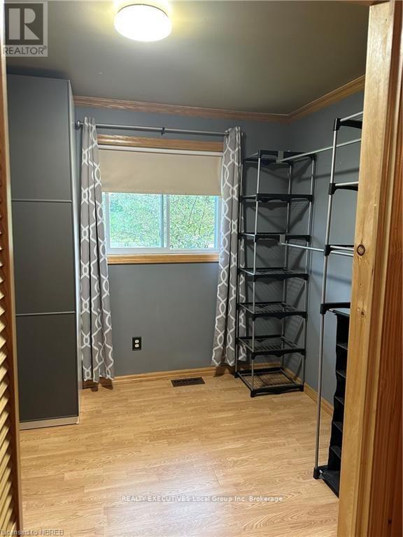 1372 VILLAGE ROAD - 10
