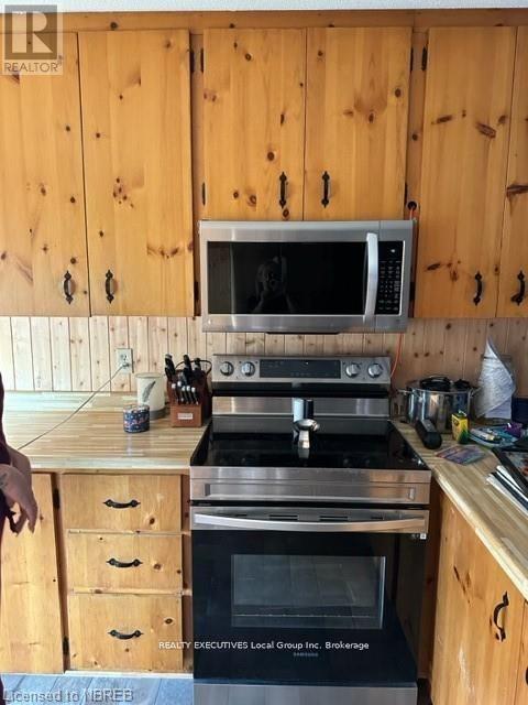 1372 VILLAGE ROAD - 17