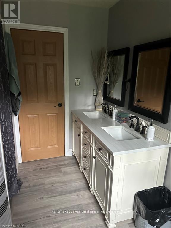 1372 VILLAGE ROAD - 6