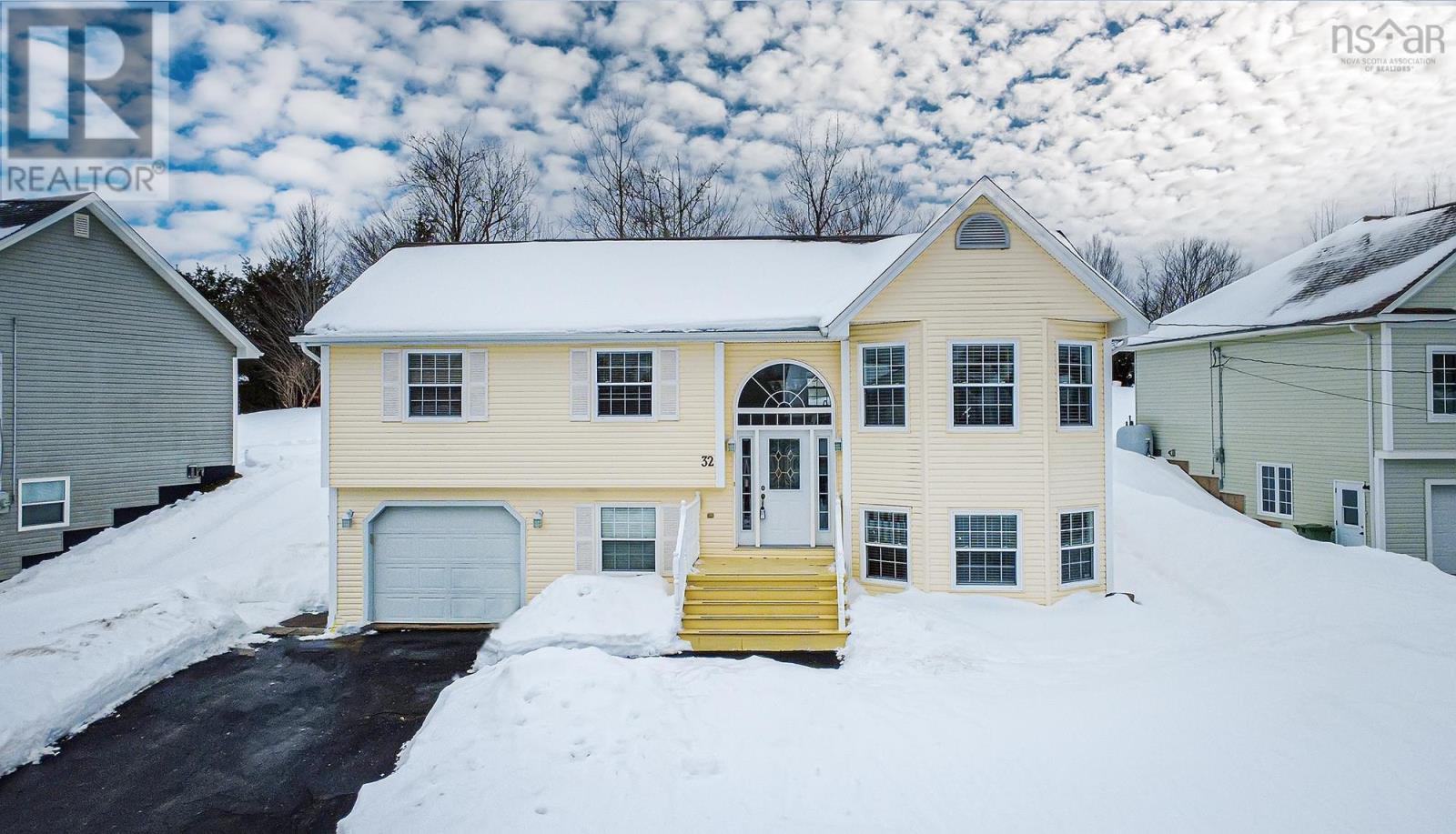 32 Falcon Crest Court