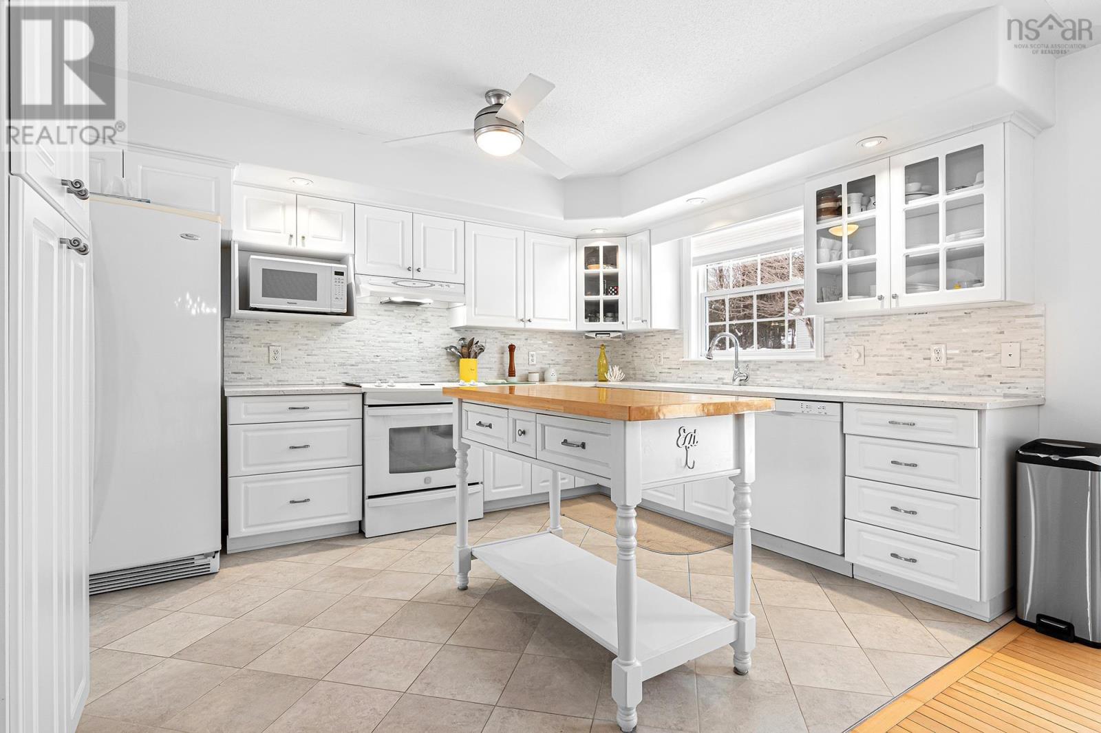 Property 30 of 51 of 32 Falcon Crest Court