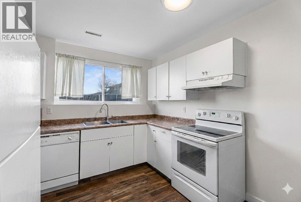 1616 HILLCREST AVENUE - 24