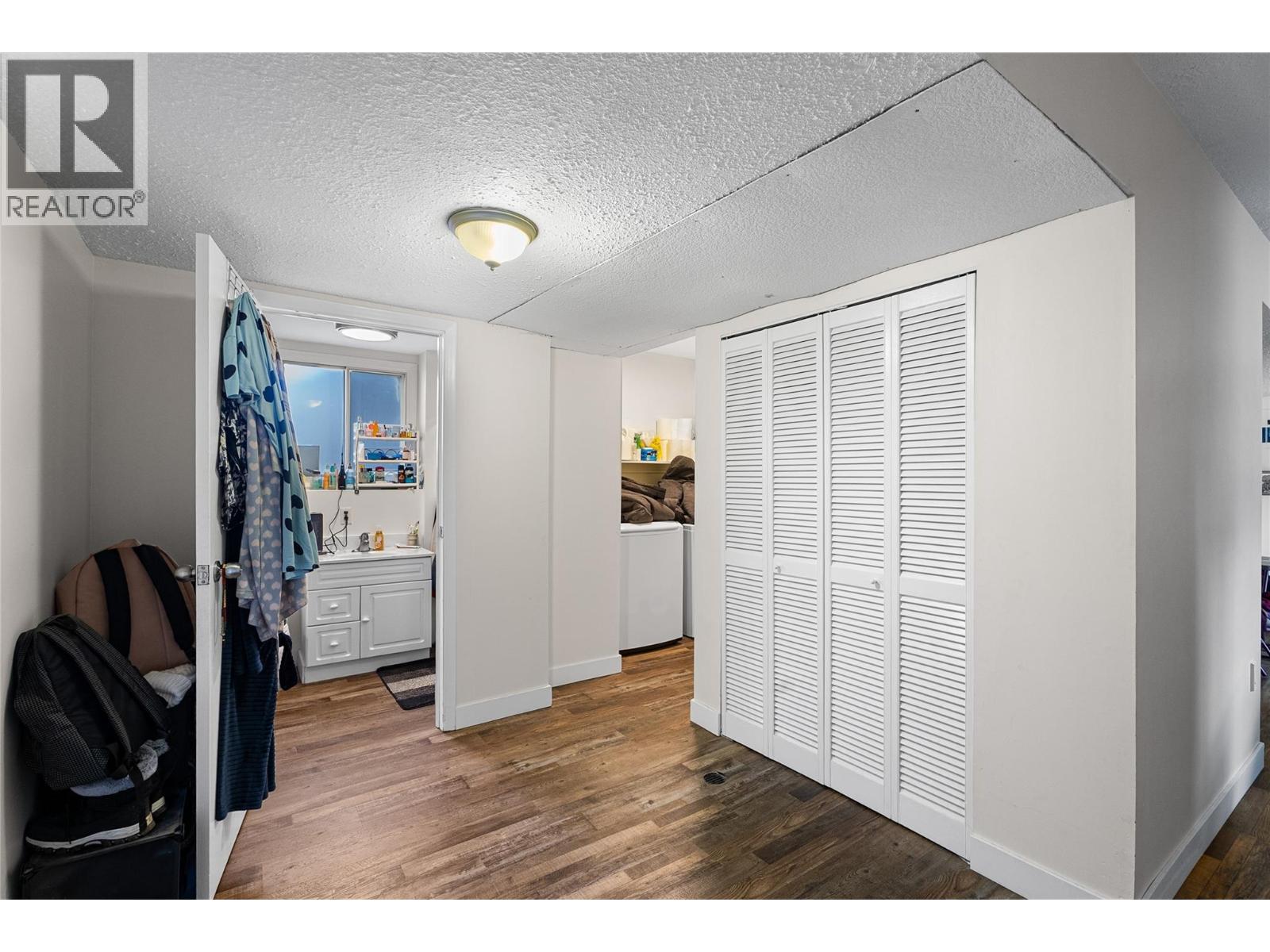 1616 HILLCREST AVENUE - 30