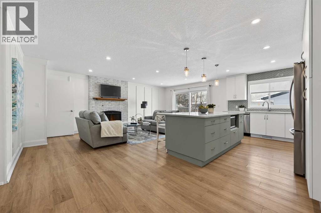 60 Sunmount Close SE - Photo 4 of 47, Calgary, Alberta