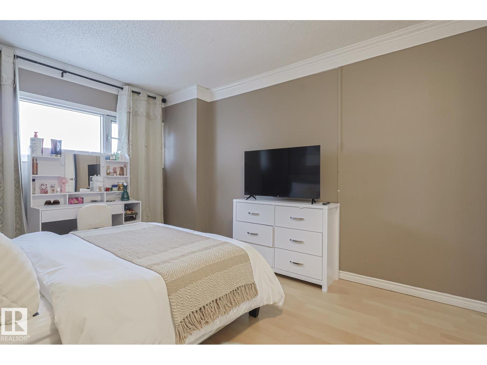 
          147 8745 165 ST NW NW
            <br/>
            <span>Edmonton</span>
            , 
            <span>AB</span>
             <span>T5R2R7</span>
        