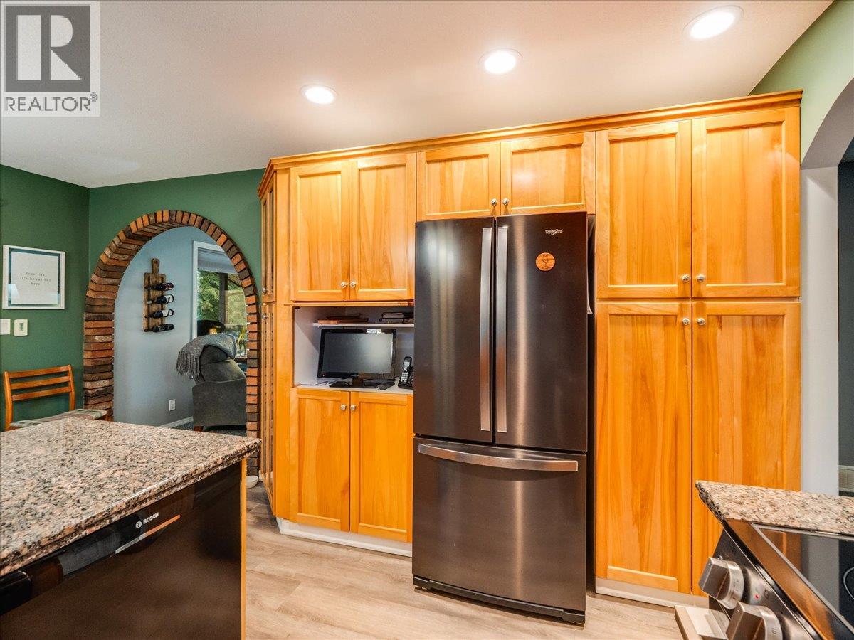 2162 Old Salmo Road, Fruitvale