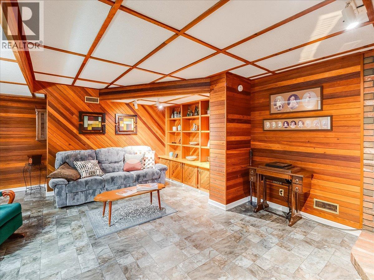 2162 Old Salmo Road - 43