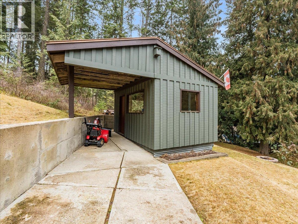 2162 Old Salmo Road, Fruitvale