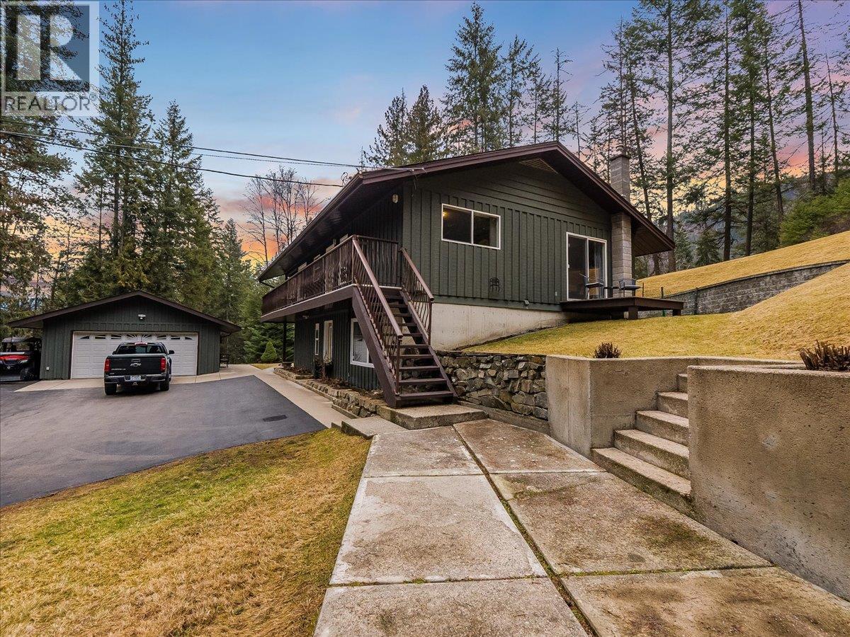 2162 Old Salmo Road, Fruitvale