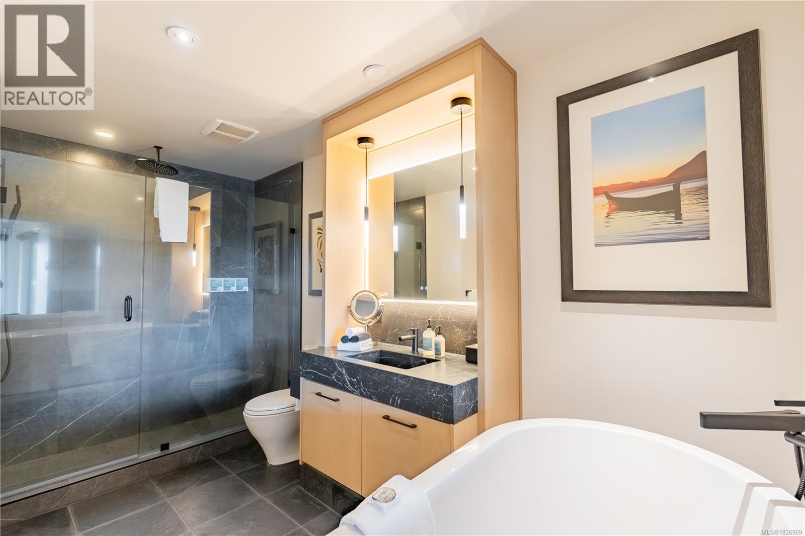 204 596 Marine Dr, Ucluelet