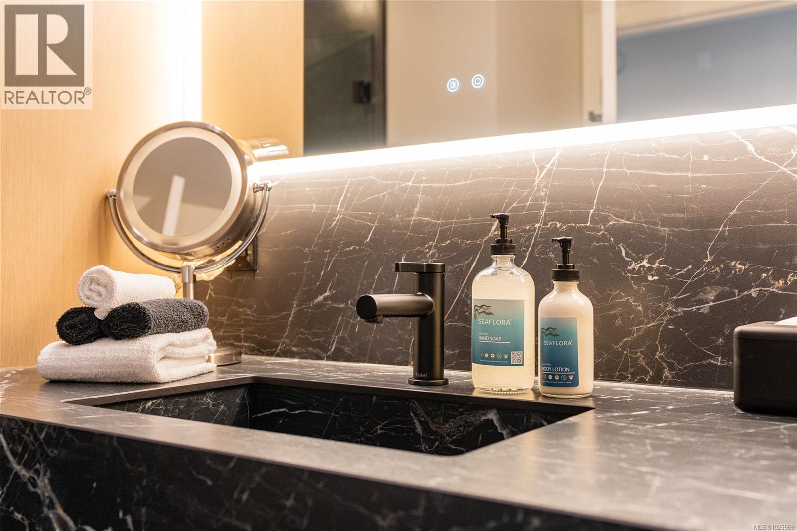 204 596 Marine Dr, Ucluelet