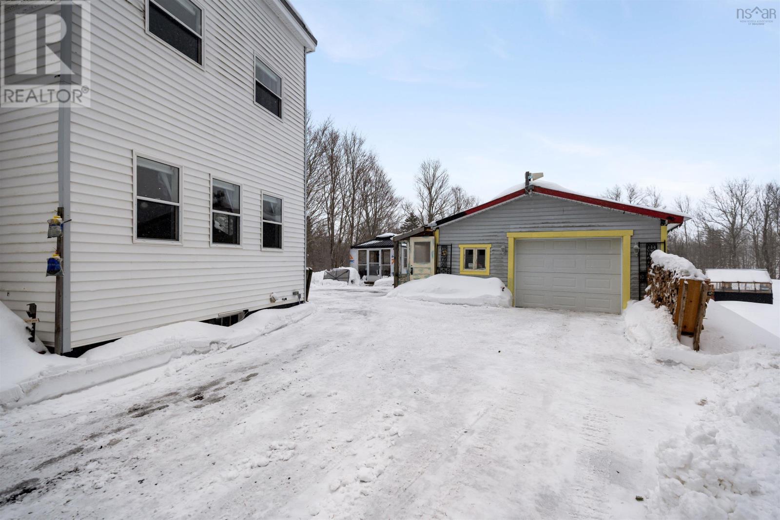 Property 27 of 34 of 997 East River East Side Road