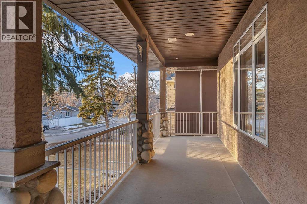 15 Rosery Drive NW - Photo 3 of 50, Calgary, Alberta