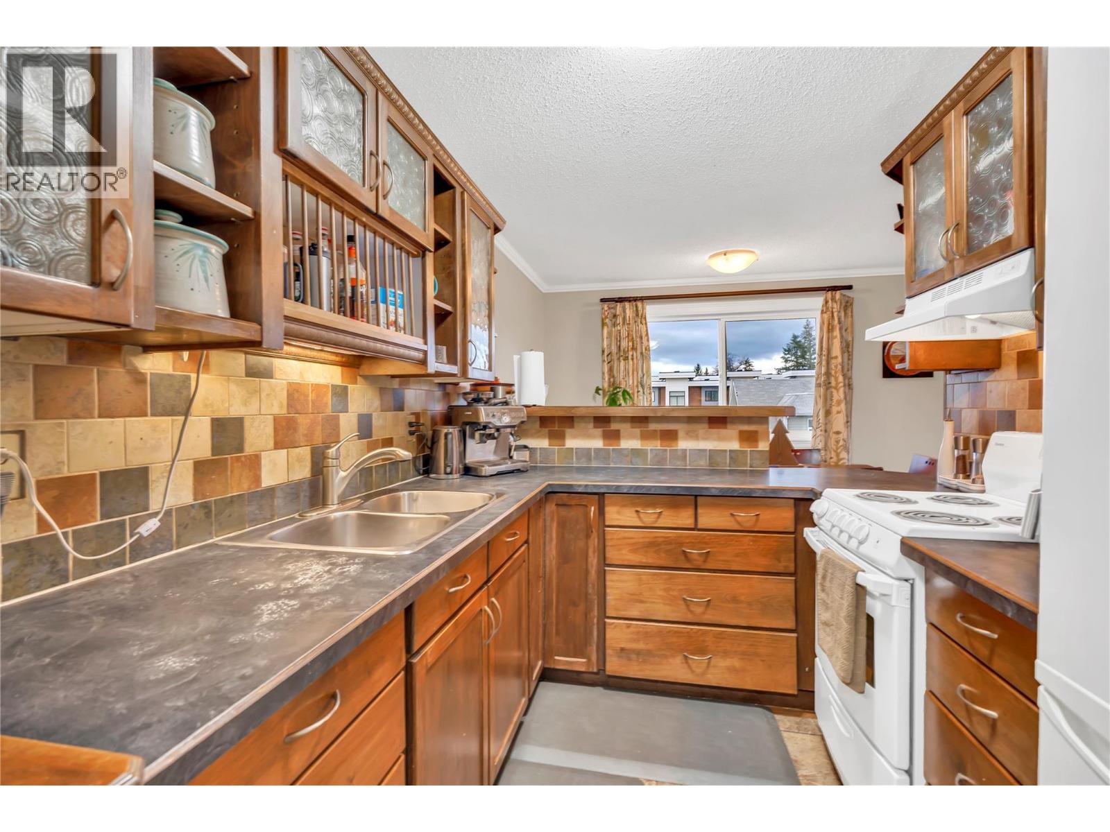 312 803 Fairview Road, Penticton