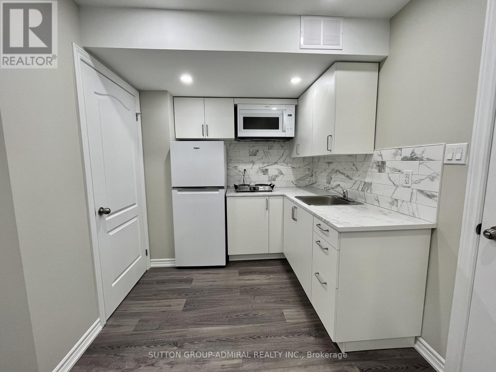 53 MATTHEWSON AVENUE - Photo 3 of 12, Bradford West Gwillimbury (Bradford), Ontario