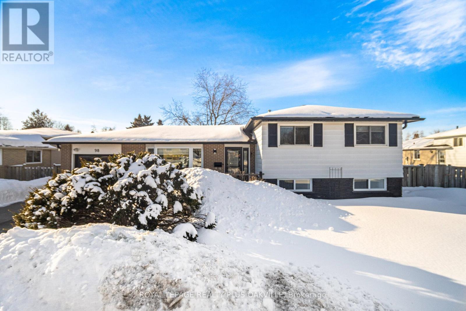 98 RUSTIC CRESCENT - Photo 3 of 45, Orangeville, Ontario