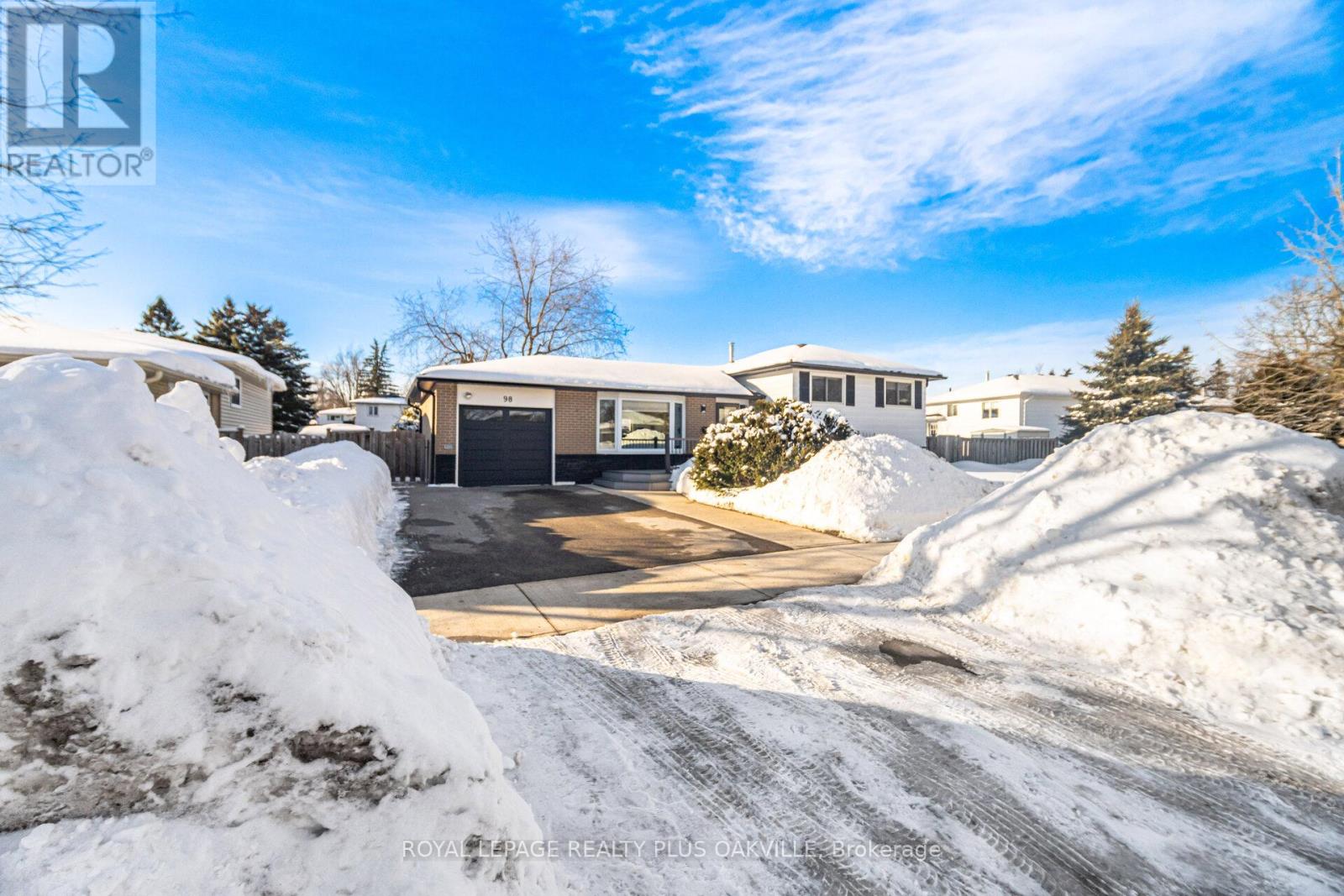 98 RUSTIC CRESCENT - Photo 4 of 45, Orangeville, Ontario