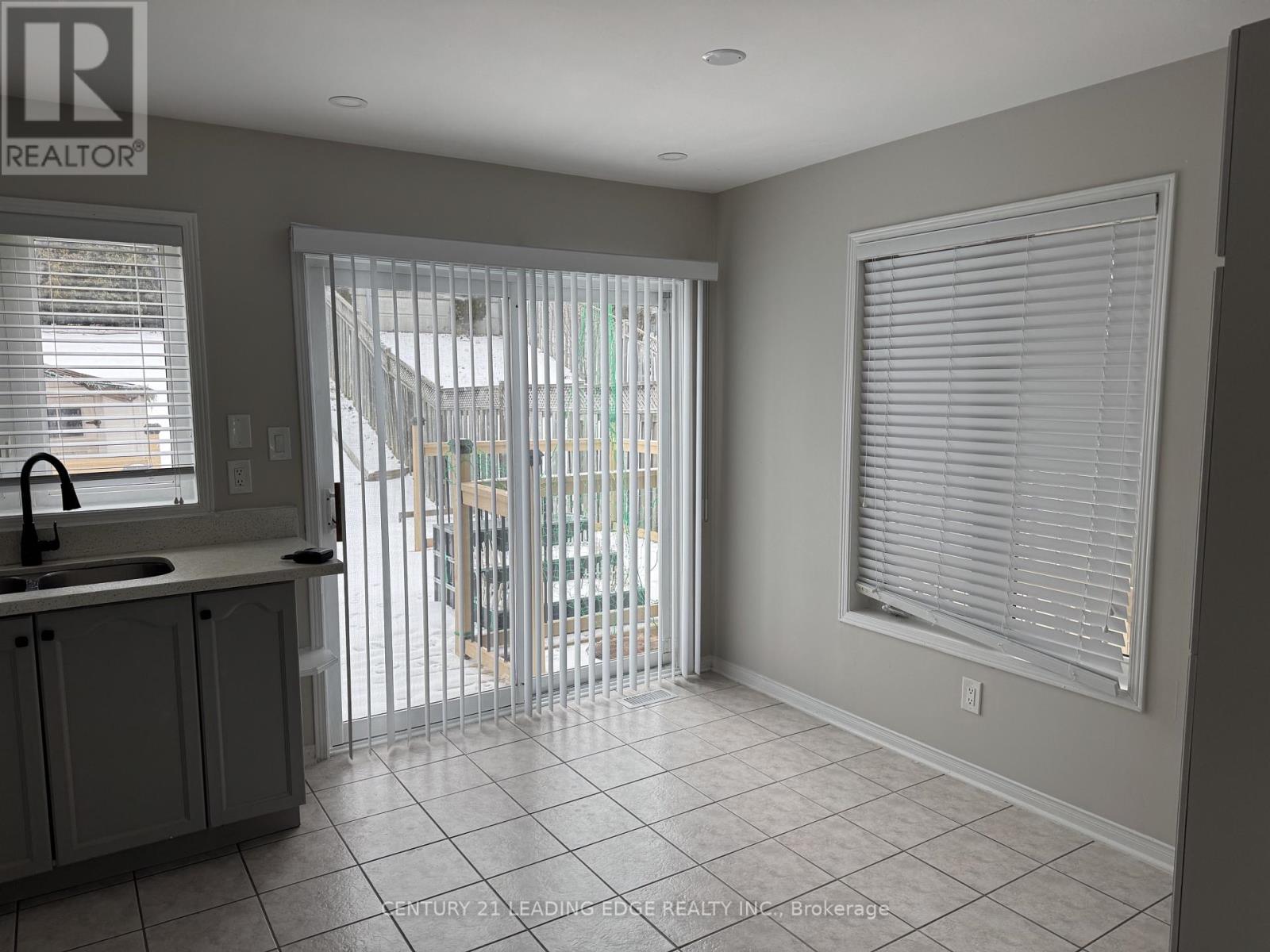 MAIN/UPPER - 7610 BLACK WALNUT TRAIL - Photo 3 of 15, Mississauga (Lisgar), Ontario