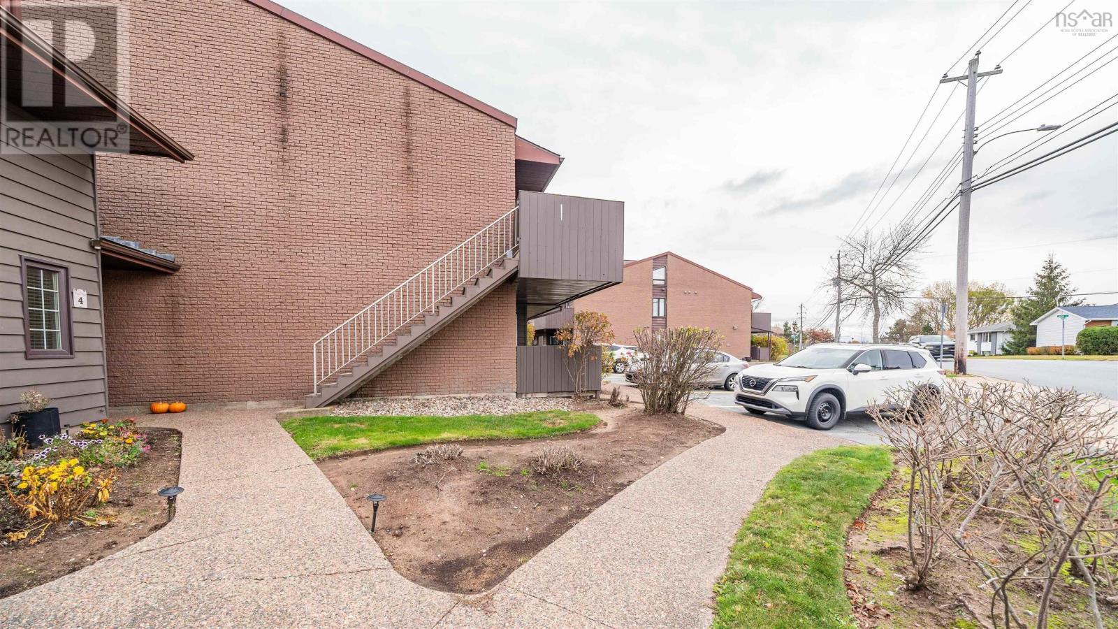 Property 22 of 25 of 9 4 Rose Way