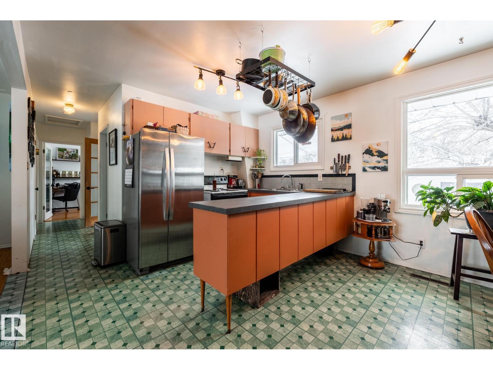 12231 47 ST NW - 12