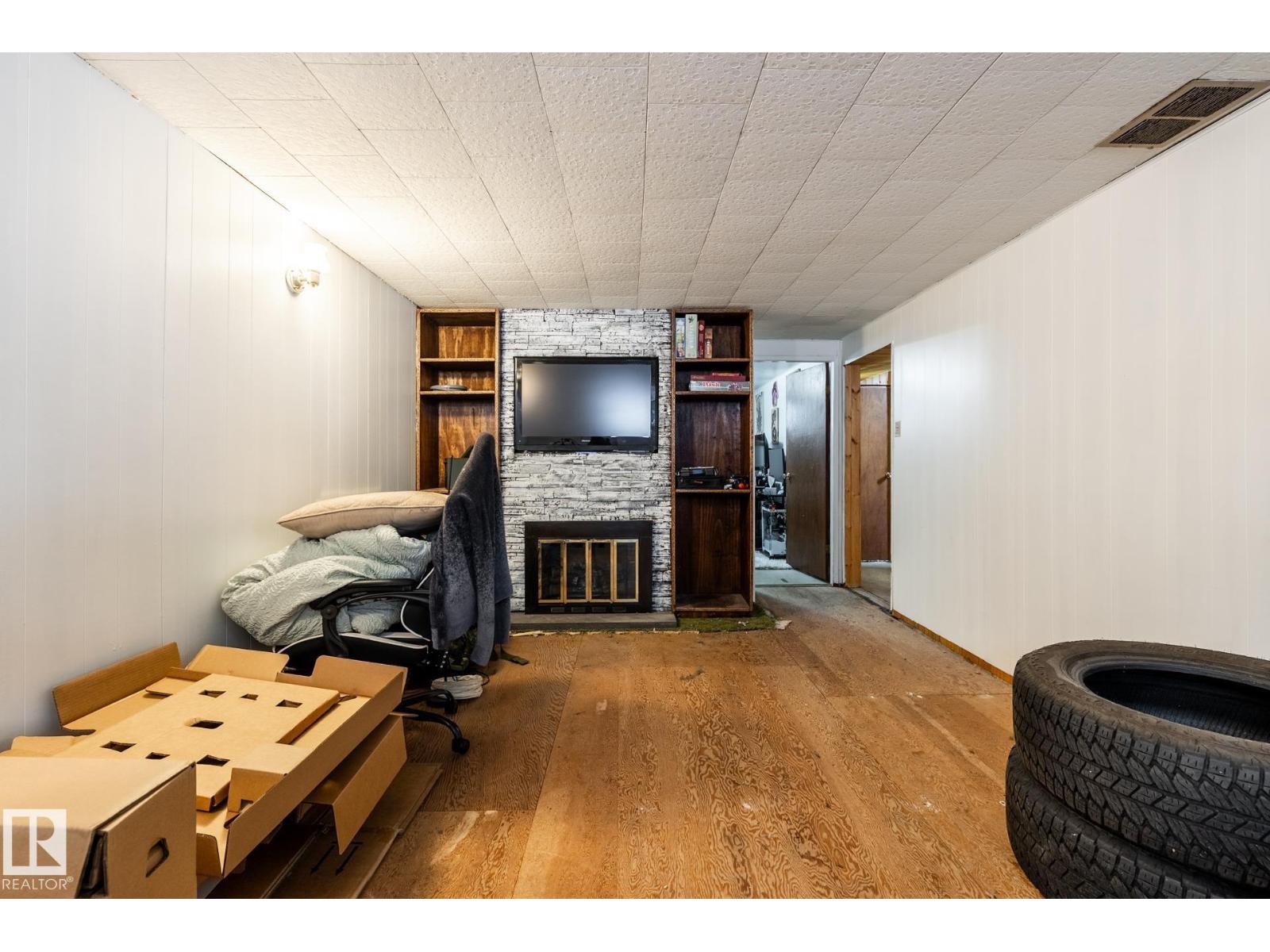 12231 47 ST NW - 32