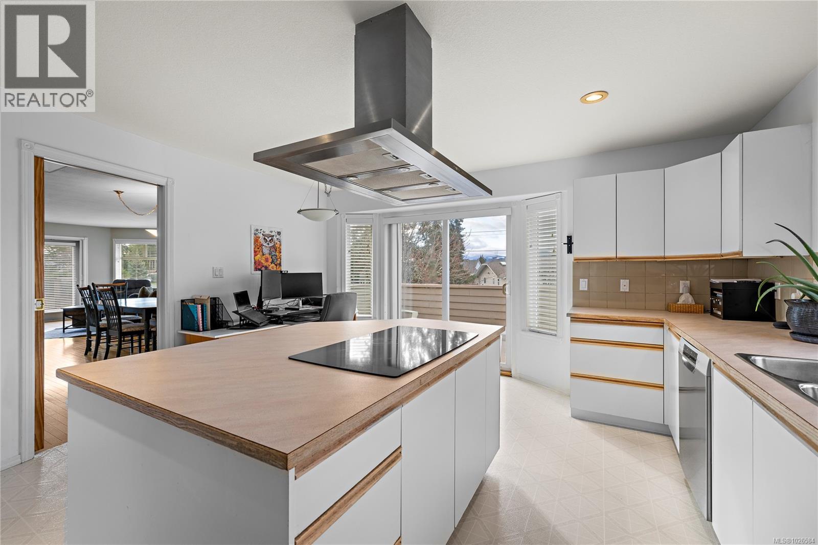 615 Chinook Ave, Parksville