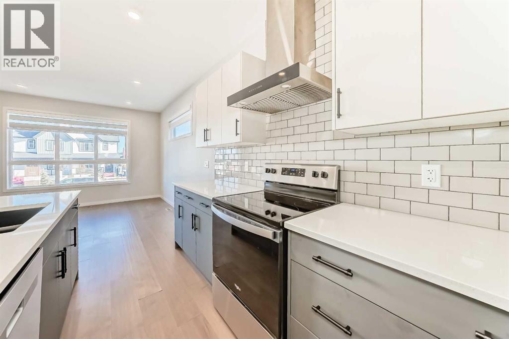 535 Tekarra Drive NW - Photo 4 of 44, Calgary, Alberta