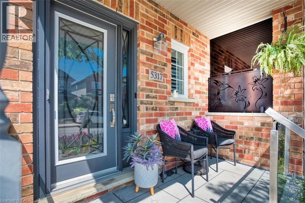 5317 APPLEGARTH Drive - Photo 4 of 40, Burlington, Ontario