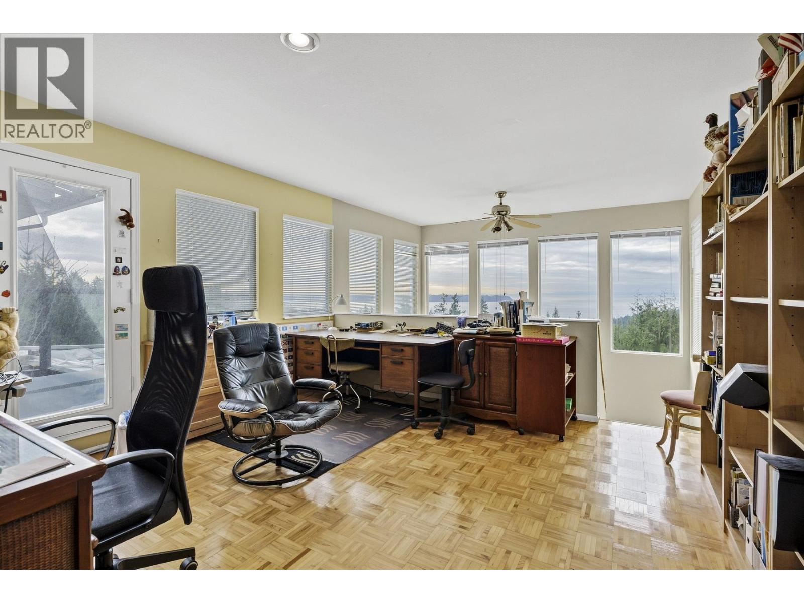 4582 WOODGREEN COURT, West Vancouver