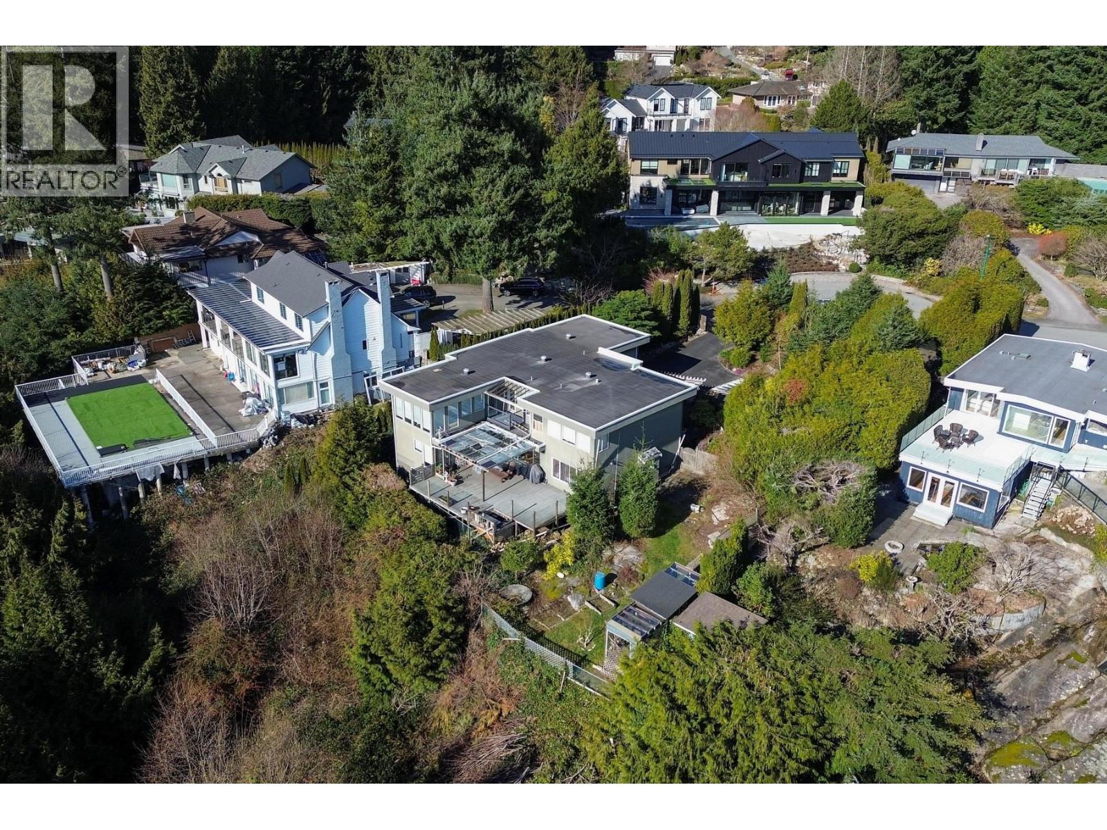 4582 WOODGREEN COURT, West Vancouver