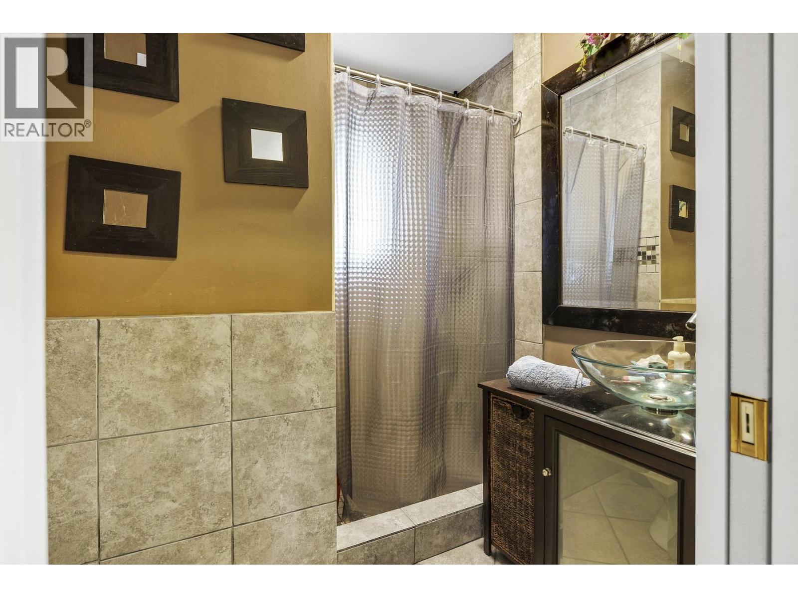 4582 WOODGREEN COURT, West Vancouver