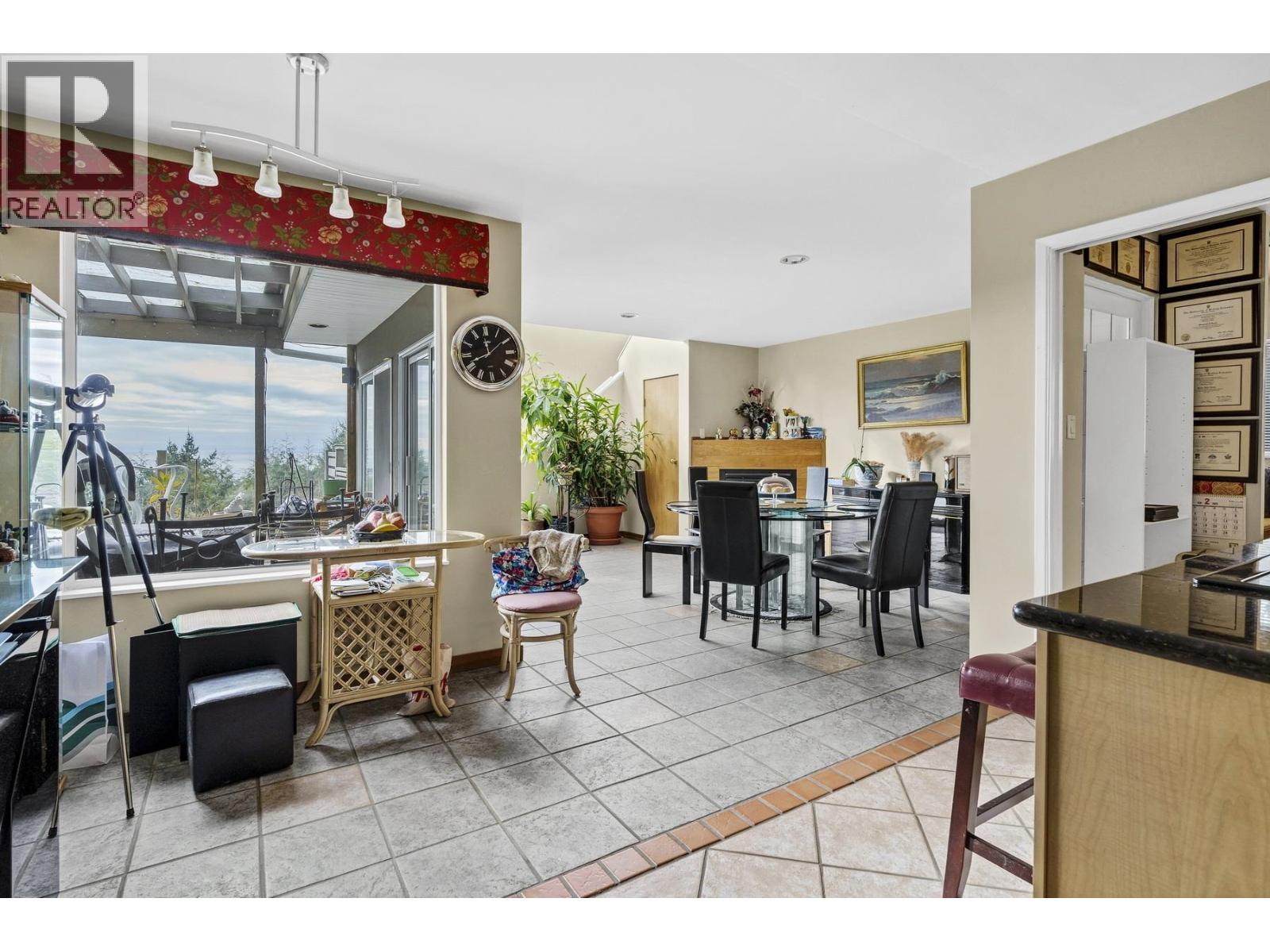 4582 WOODGREEN COURT, West Vancouver