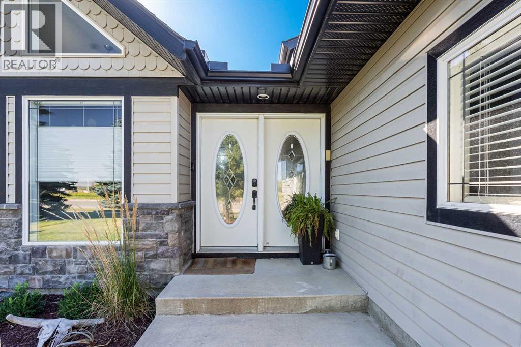 951 3rd Street SW - Photo 2 of 44, Diamond Valley, Alberta